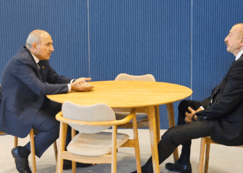 Aliyev ile Paşinyan, Kopenhag'da bir araya geldi