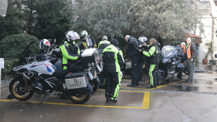 Almanya'dan gelen motosiklet tutkunları İzmir'de