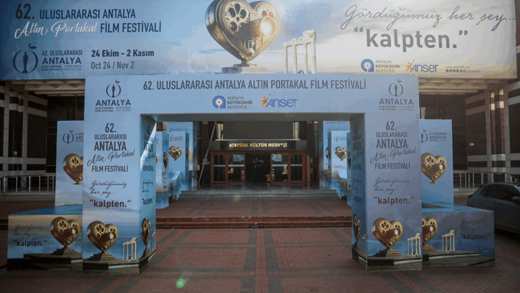 Altın Portakal 62'nci kez perdelerini açtı