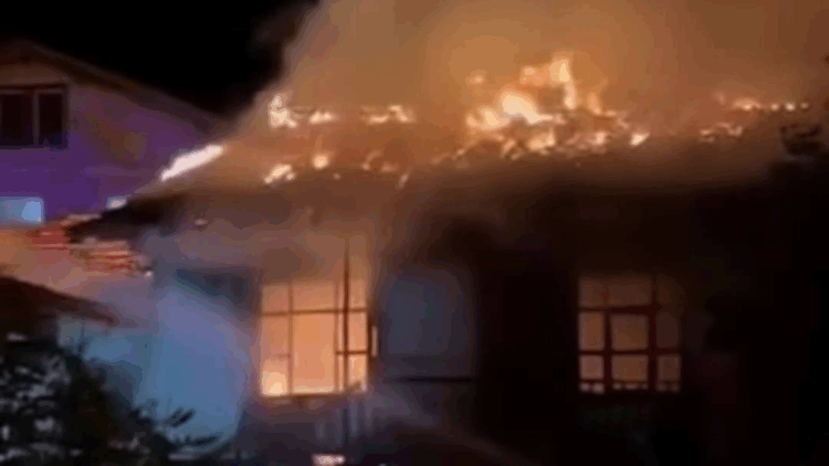 Amasya'daki yangında 2 ev kül oldu