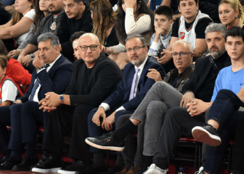 Anadolu Efes, Karşıyaka'yı 101-87 mağlup etti