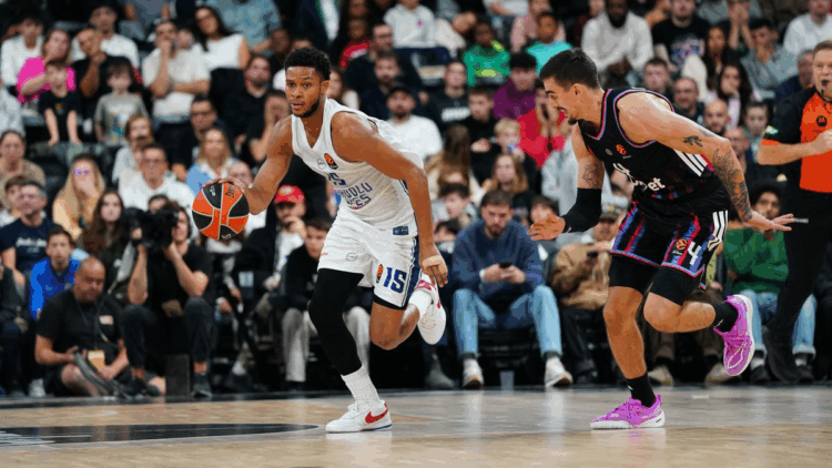 Anadolu Efes, Paris Basketball'u 90-80 mağlup etti