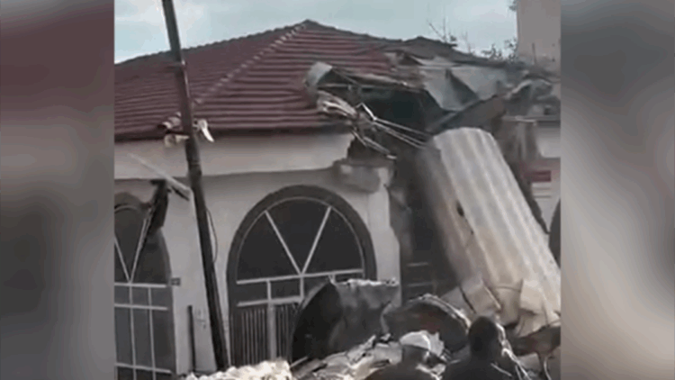 Ankara'da 2 ilçede dolu yağdı; minare devrildi