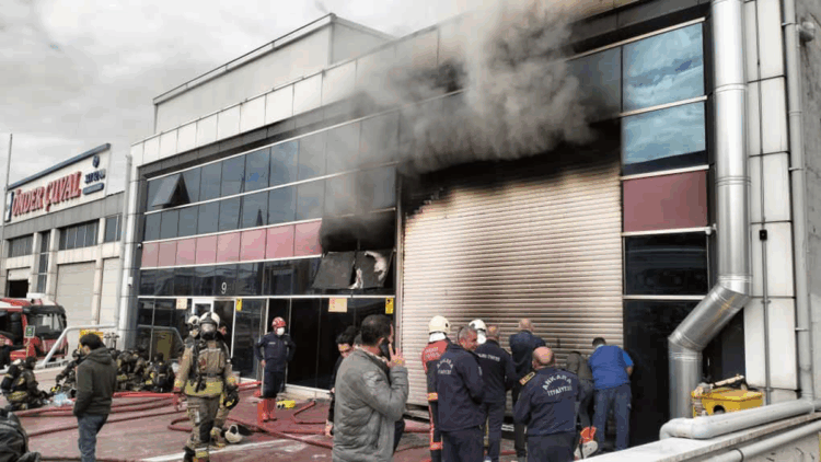 Ankara'da maket imalathanesinde yangın