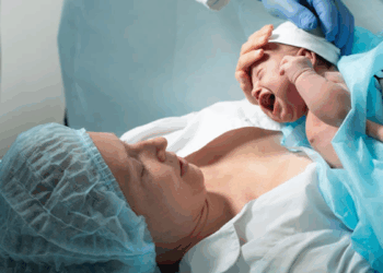 Anne ve bebek için en sağlıklı başlangıç normal doğum