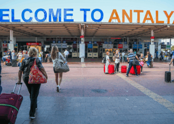 Antalya turizminde yeni 2 rekor; her 4 turistten 1'i Rus