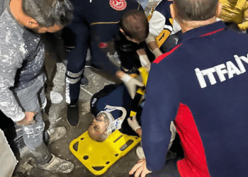 Asansör boşluğuna düşen 2 işçi ağır yaralandı