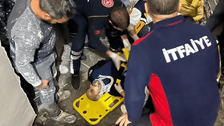 Asansör boşluğuna düşen 2 işçi ağır yaralandı