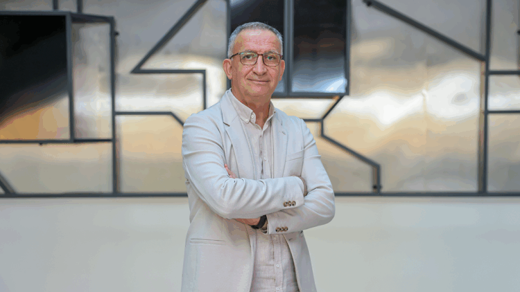 At yarışlarının sesi haline gelen Yüksel Saymaz’ın hayat hikayesi belgesel oldu