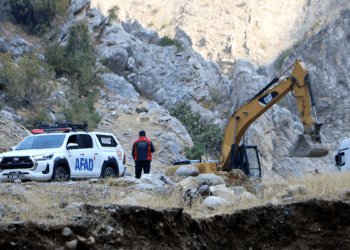 Avaşin Deresi'nde kaybolan İbrahim, ekskavatörle arandı