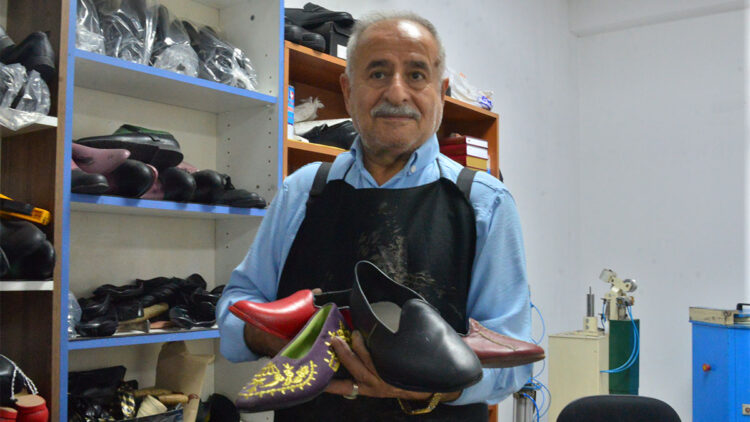 Ayakkabıcılık mesleğini yarım asırdır sürdürüyor