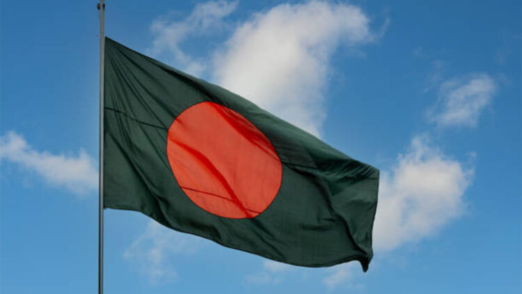 Bangladeş'te tekstil fabrikasında yangın; 16 ölü