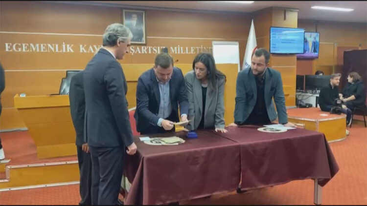 Bayrampaşa Belediyesi Başkanvekili seçiminde gerginlik