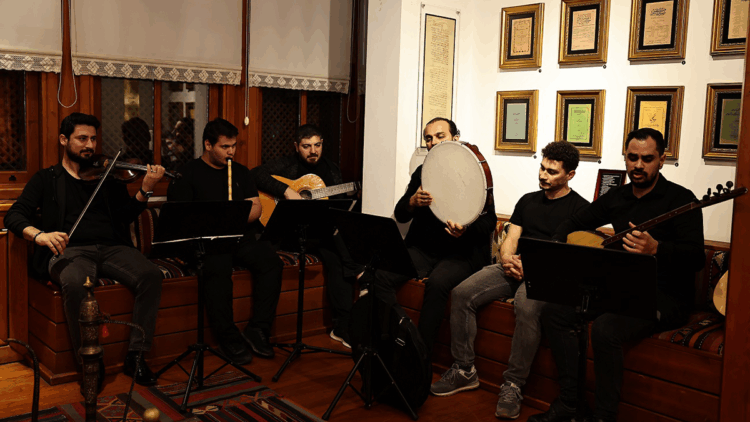 Bağcılar Belediyesi’nden ‘Beyefendiler’ müzik grubu