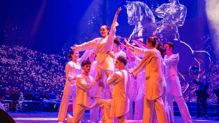 Bahçeşehir Koleji öğrencileri Cumhuriyet için sahne aldı