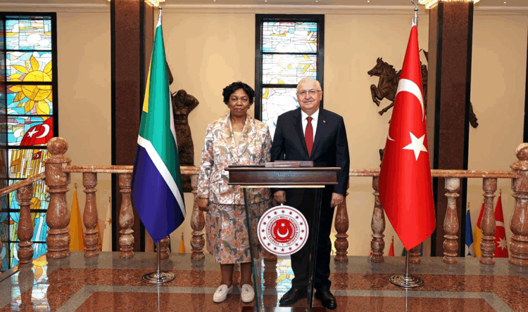 Bakan Güler, Güney Afrika Savunma Bakanı ile görüştü