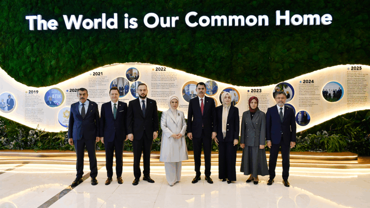 Bakan Kurum, Sıfır Atık Forumu'nda 8 ülkenin bakanlarıyla görüştü