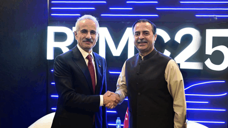 Bakan Uraloğlu, Pakistan Federal Denizcilik Bakanı Anwar ile görüştü