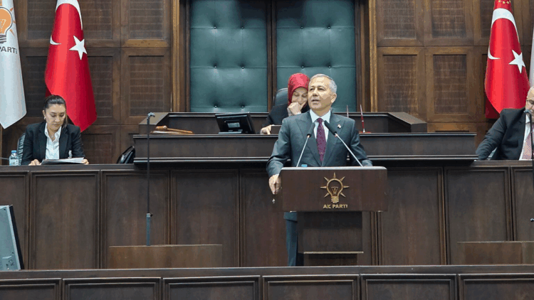 Bakan Yerlikaya, kapalı grup toplantısında trafikte yeni dönemi anlattı