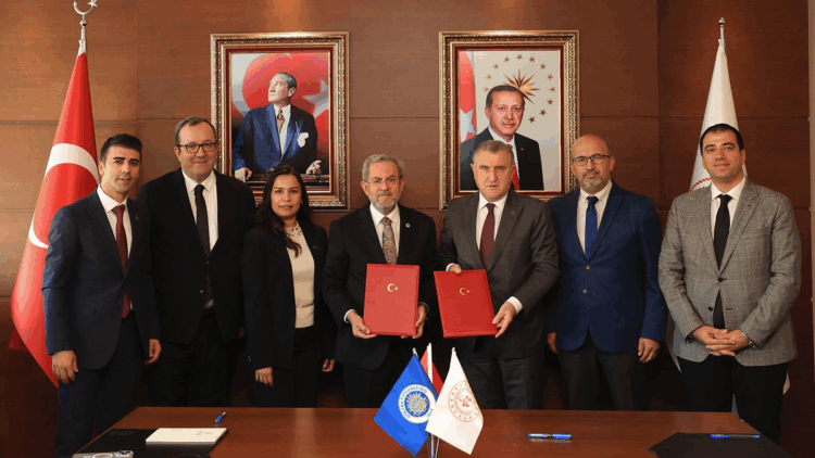 Bakanlık ile Ankara Üniversitesi Geliştirme Vakfı Okulları arasında işbirliği