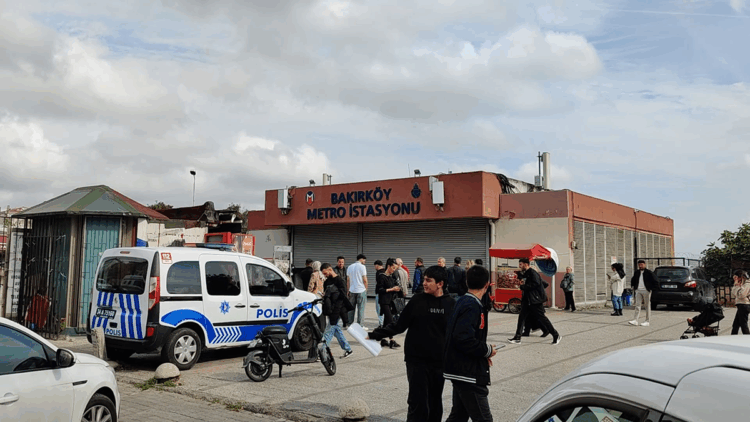 Bakırköy Metro İstasyonunda raylara atlayan kişi hayatını kaybetti