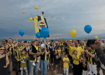 Balonlar, kanseri yenen Fenerbahçe taraftarı Tamer Talha için gökyüzüne bırakıldı
