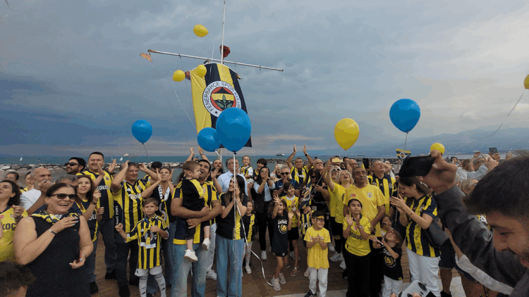 Balonlar, kanseri yenen Fenerbahçe taraftarı Tamer Talha için gökyüzüne bırakıldı