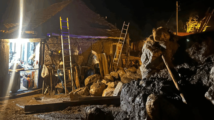 Bartın'da heyelan; 2 ev tahliye edildi