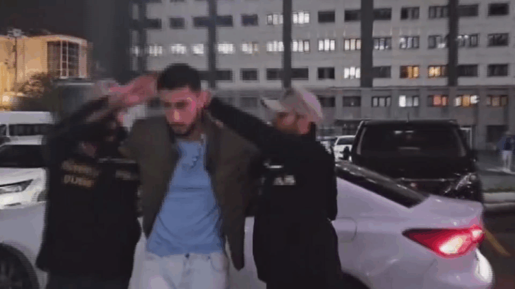 Beyoğlu'nda kadının boynuna tasma takıp gezdirdi: 2 tutuklama