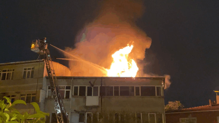 Beyoğlu'nda sevgilisinin iş yerini kundaklayan kadın serbest kaldı
