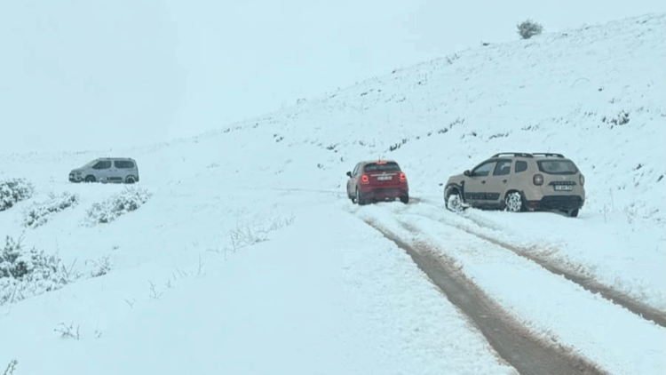 Bingöl'ün yüksek kesimlerine kar yağdı