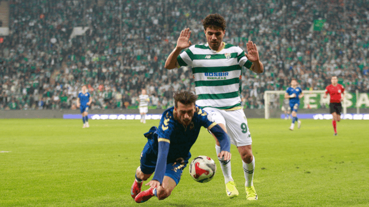 Bursaspor, Menemen FK'yı 3-0 mağlup etti