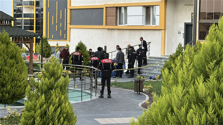 Çanakkale'de sağlık astsubayı, tartıştığı emekli astsubayı öldürdü