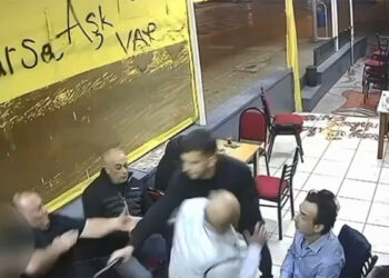 Çay ocağında oturan 1 kişi tabancayla vuruldu
