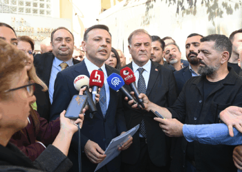 CHP İstanbul İl Başkanı seçilen Özgür Çelik mazbatasını aldı