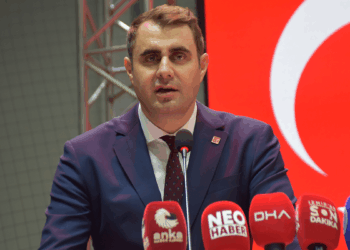 CHP İzmir İl Kongresi sona erdi: Çağatay Güç, yeni il başkanı seçildi