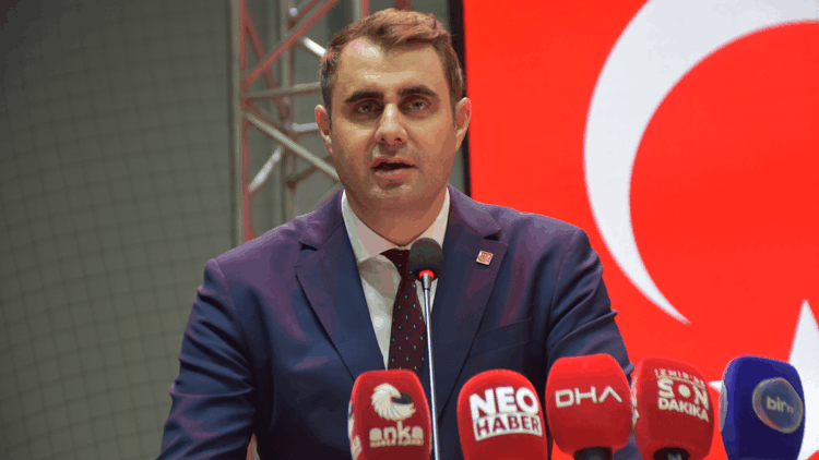 CHP İzmir İl Kongresi sona erdi: Çağatay Güç, yeni il başkanı seçildi