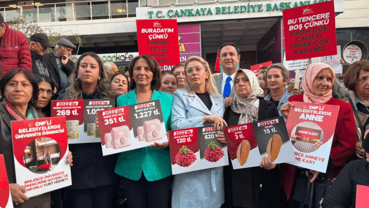 CHP Kadın Kolları’ndan ‘Yoksulluğa boyun eğmeyen kadınlarla yürü’ eylemi