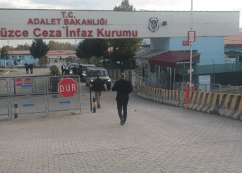 CHP lideri Özel, İBB Medya A.Ş. Başkanı Türker'i cezaevinde ziyaret etti