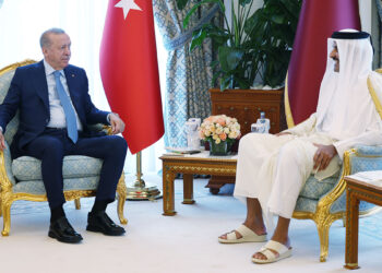 Erdoğan Katar Emiri Şeyh Temim Al Sani ile bir araya geldi