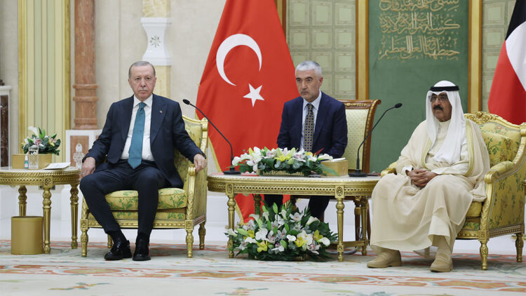 Cumhurbaşkanı Erdoğan Kuveyt Emiri ile bir araya geldi