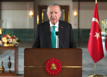 Uçurum giderek derinleşiyor; Gelir adaleti hiç olmadığı kadar bozulmakta