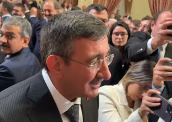 Anayasanın asıl konuşulacağı yer meclistir