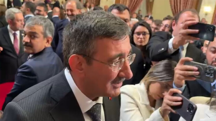 Anayasanın asıl konuşulacağı yer meclistir