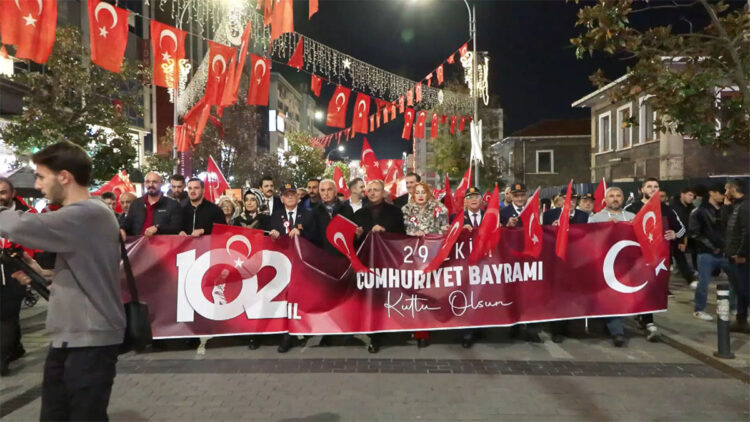 Ümraniye'de Cumhuriyetin 102'nci yılı kutlandı