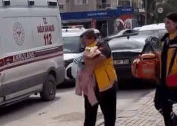 Cami avlusuna terk edilen bebek, tedaviye alındı