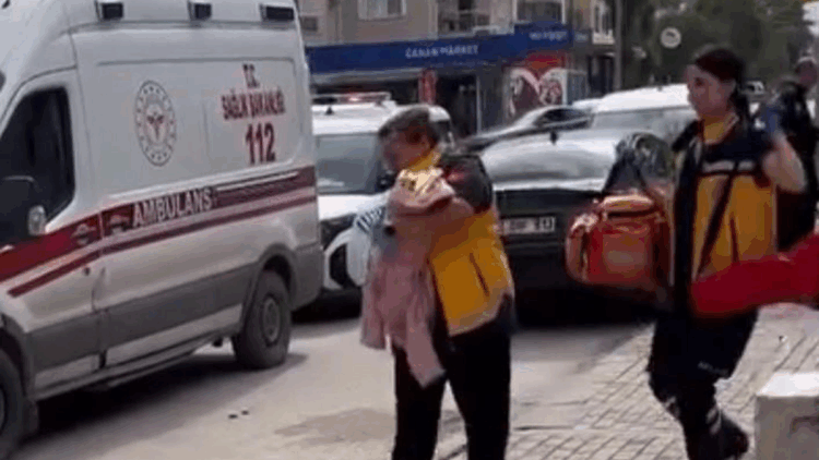 Cami avlusuna terk edilen bebek, tedaviye alındı