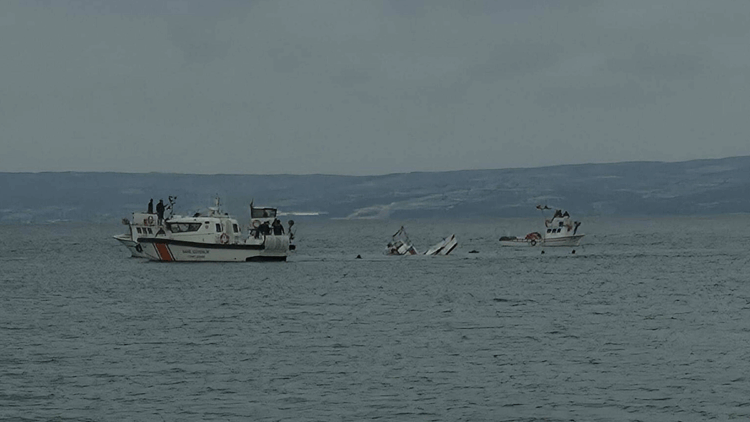 Çanakkale'de 3 kişinin öldüğü tekne, battığı yerden çıkarıldı