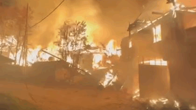 Çankırı'nın Yapraklı ilçesinde yangın; 6 ev kullanılamaz hale geldi