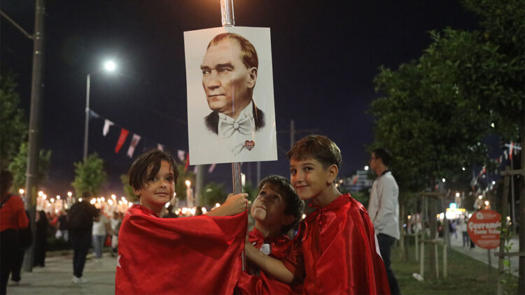 Özgürlüğün kıymetini bilmek: Cumhuriyet'in ışığında zihnin, bedenin ve ruhun kurtuluşu